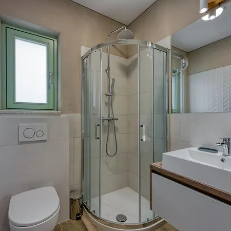 Pool Olivia With Sauna- Happy