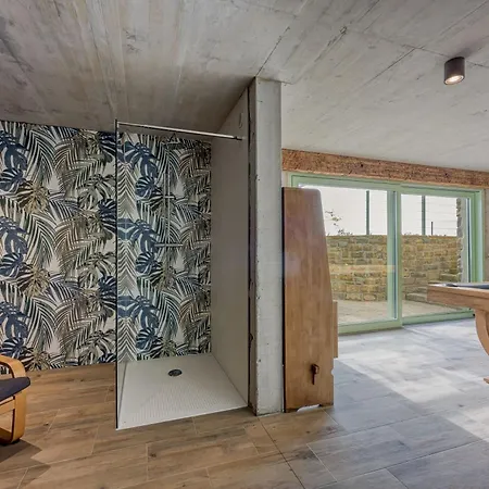 Pool Olivia With Sauna- Happy