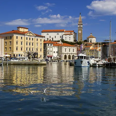 Pool Olivia With Sauna- Happy Apartamento Sečovlje