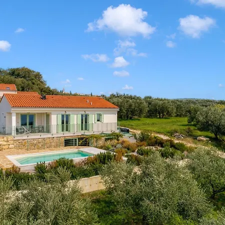 Olivia Pool & Sauna Near Portoroz